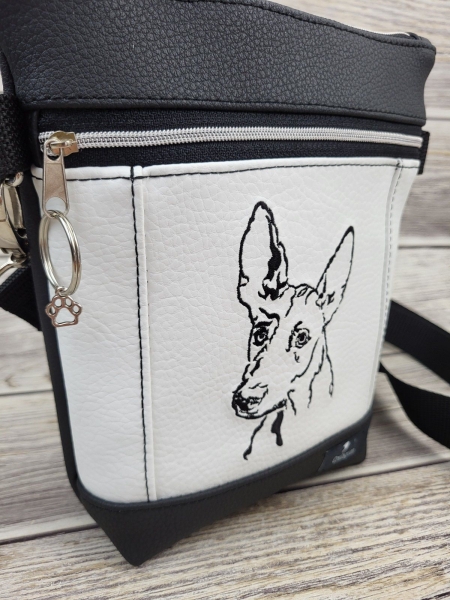 Gassitasche Hundetasche Podenco 2 Windhund Leckerchentasche Leckerlibeutel Umhängetasche Gürteltasche bestickt